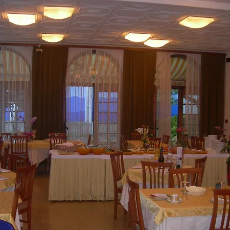 Отель Milano Градо